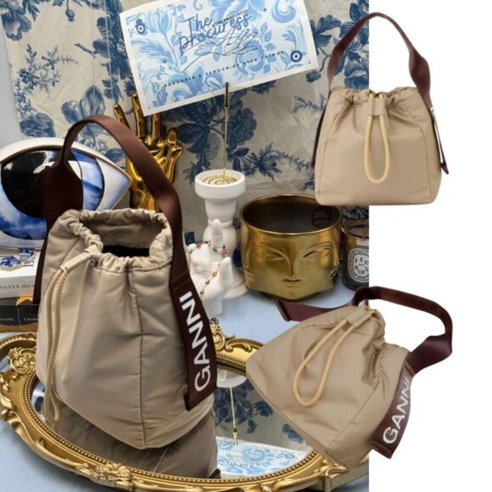 🆕 GANNI 🧿 NWT Recycled Tech Mini Bucket Bag Pouch, Oyster Gray